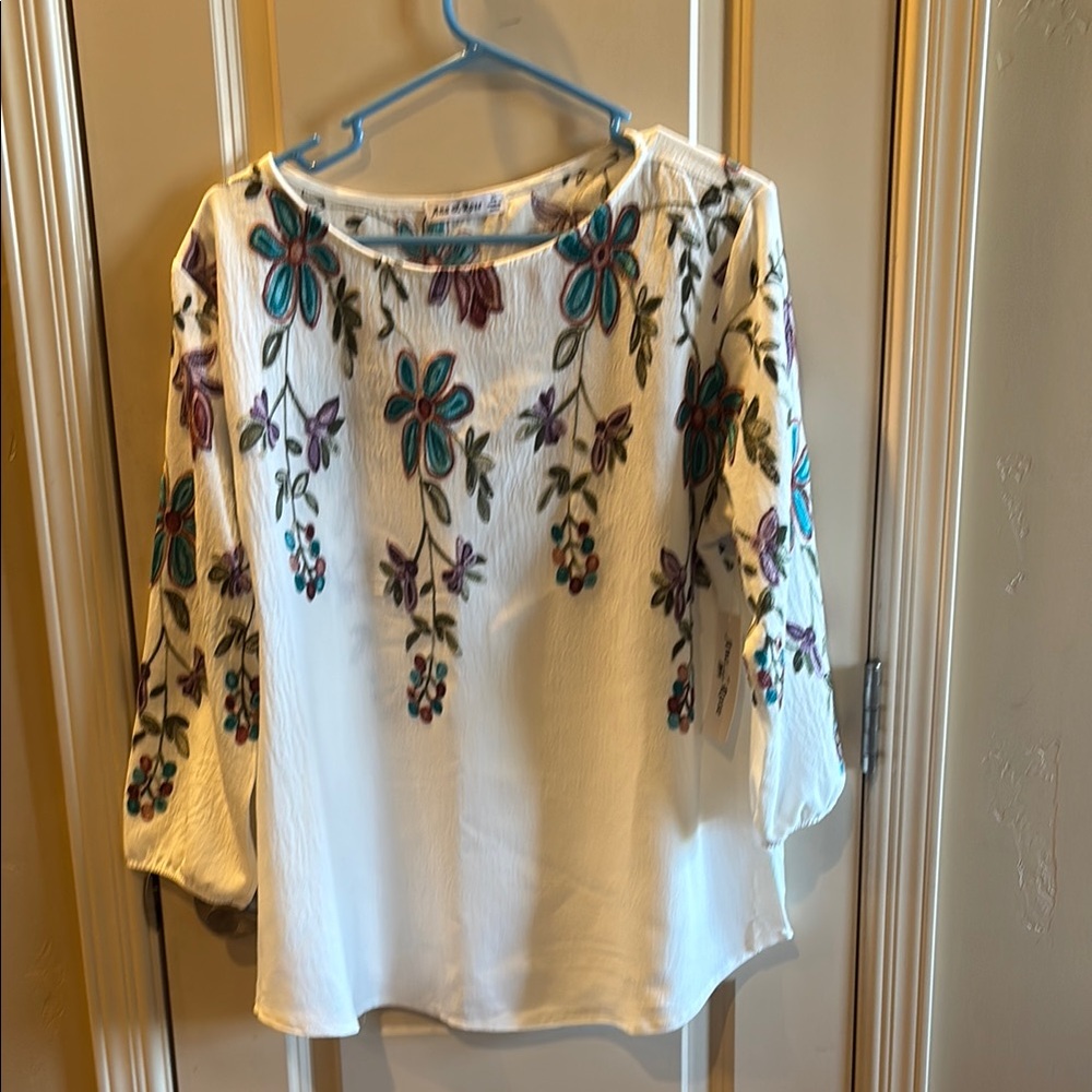Floral Embroidered Women's Top - White